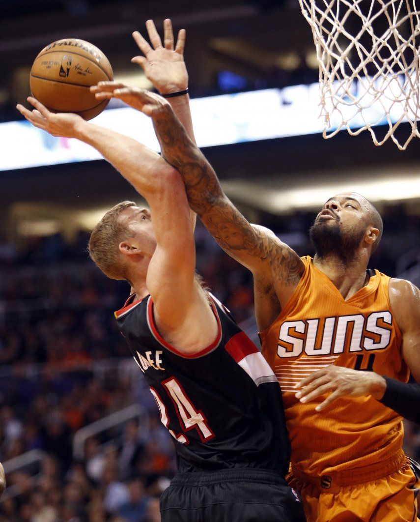 Bledsoe, Knight lideran a Suns, ganan a Portland 110-92