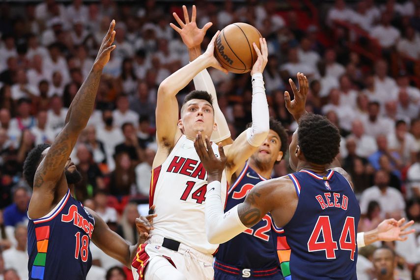 NBA: Miami Heat y Phoenix Suns toman ventaja en semifinales de conferencia
