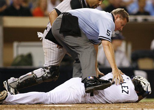 MLB: MLB: Padres 3, Rockies 1; E. González golpeado en la cabeza