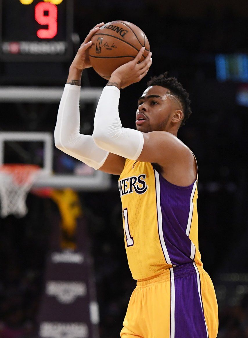 Russell y Randle tiran de unos renacidos Lakers ante Nets