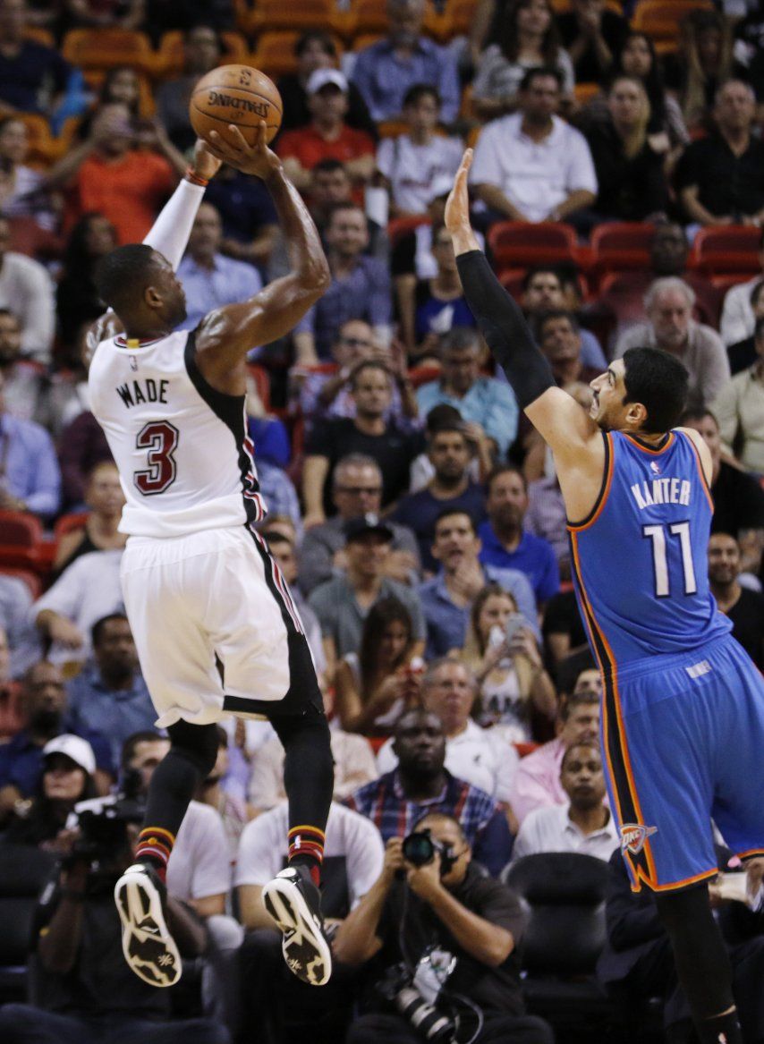 Wade carga al Heat a victoria ante OKC en reñido partido