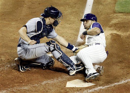 MLB: Diamondbacks 3, Padres 2; Parra empata con triplete impulsor