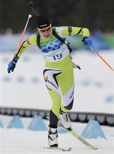 Eslovaca Kuzmina gana los 7,5K de biatlón