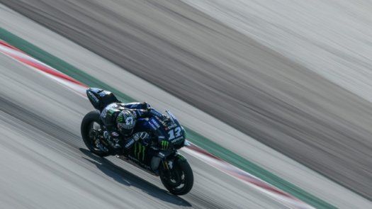 Viñales primero en ensayos de Sepang, Márquez octavo tras dolerse del hombro