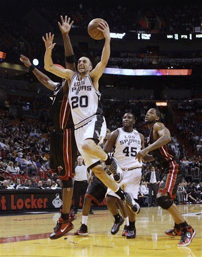 NBA: Spurs 88, Heat 76; Ginóbili encabeza a San Antonio con 22
