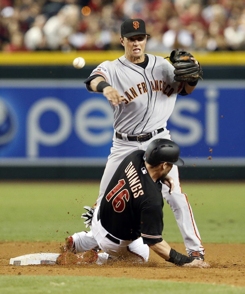 Peavy suma 1ra victoria del año, Gigantes ganan a Arizona