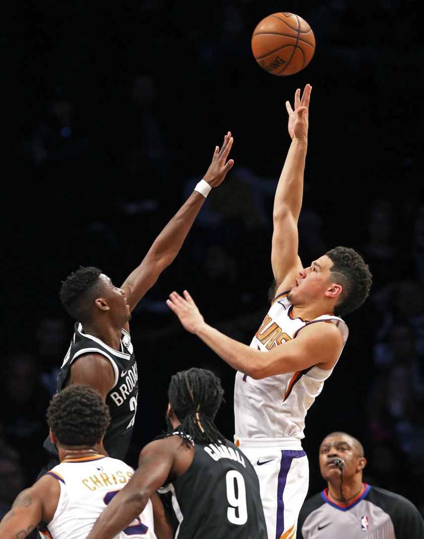 Suns remontan al final y vencen a Nets