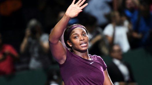 Stephens cerca de semis del Masters, Osaka con pie y medio fuera