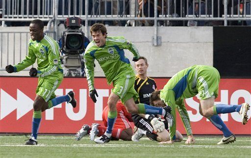 Sounders y Revolution obtienen victorias