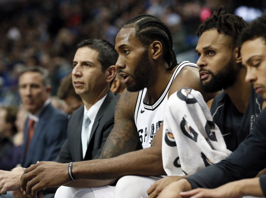 Kawhi  Leonard será baja por tiempo indefinido por lesión
