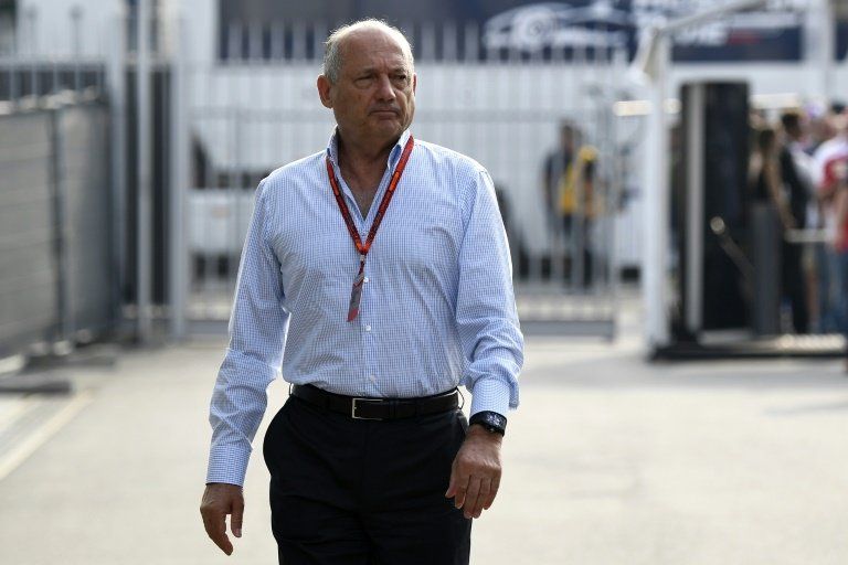 Ron Dennis abandona la presidencia de McLaren
