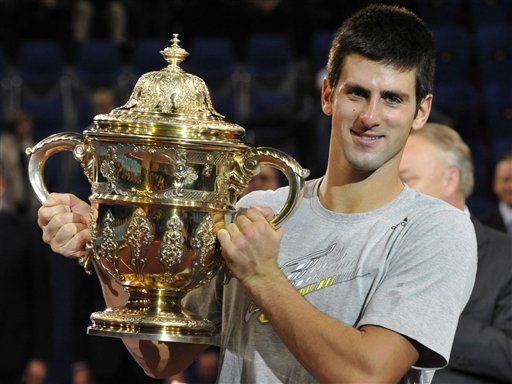 Djokovic vence a Federer para ganar el tenis suizo