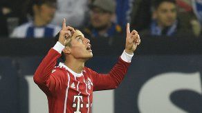 James y otros 10 futbolistas  Colombia con tarjeta amarilla