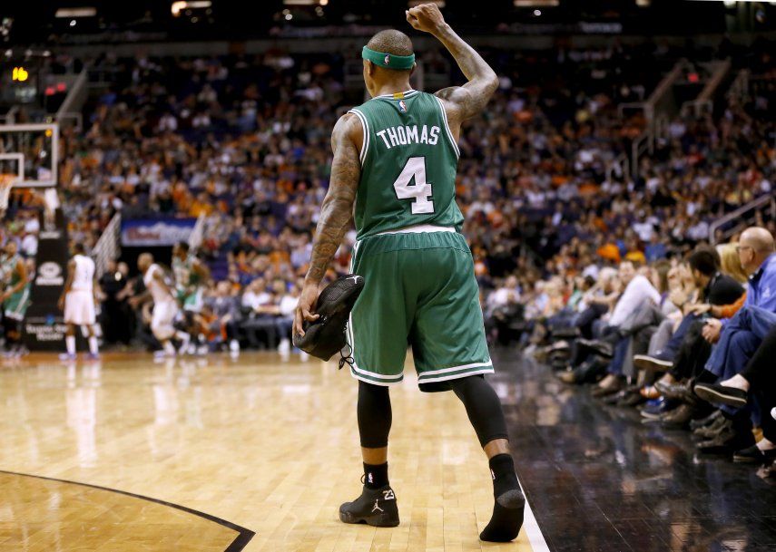 Thomas vuelve a Phoenix y ayuda a triunfo de Celtics
