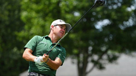 Spieth resbala, McIlroy se mantiene y Harman se apodera de la cima