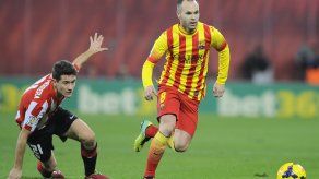 Iniesta fuera de práctica del Barsa por molestia