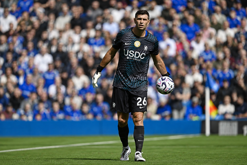 Chelsea gana al Brighton en el debut de Emiliano Martínez