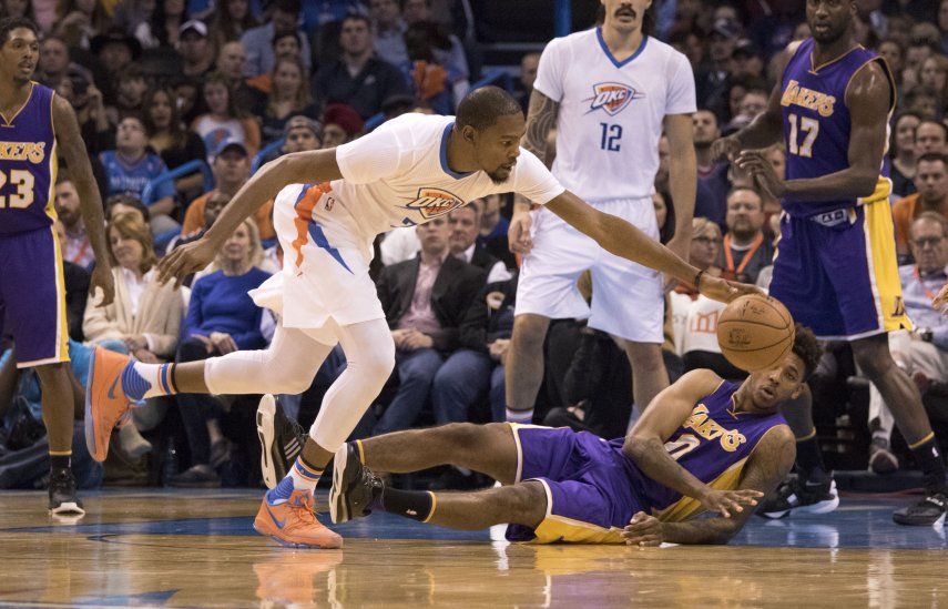 Durant guía a Thunder a paliza sobre Lakers