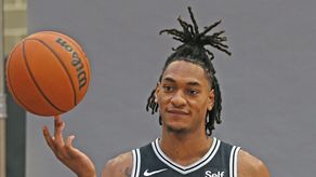 NBA: Devin Hassel firma extensión millonaria con los Spurs