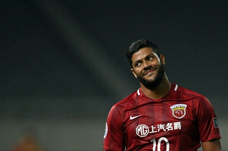 Condenan a prisión a dos suecos por estafar en el traspaso de Hulk