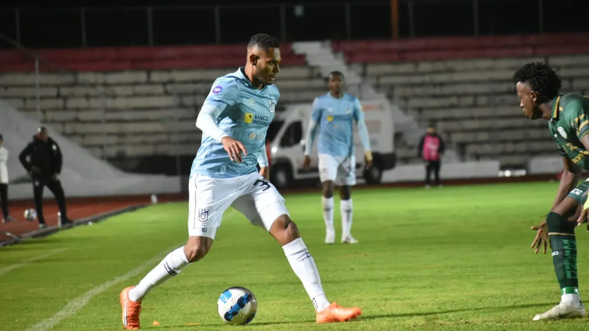 Ismael Díaz fue titular en victoria de la Universidad Católica
