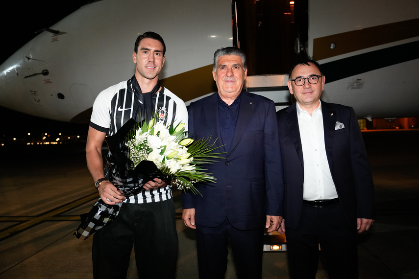 Dusan Vlahovic sería nuevo compañero de Michael Amir Murillo en el Besiktas
