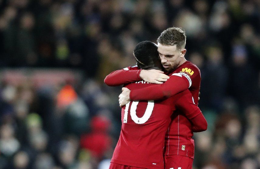 Invicto Liverpool gana y toma ventaja de 25 puntos