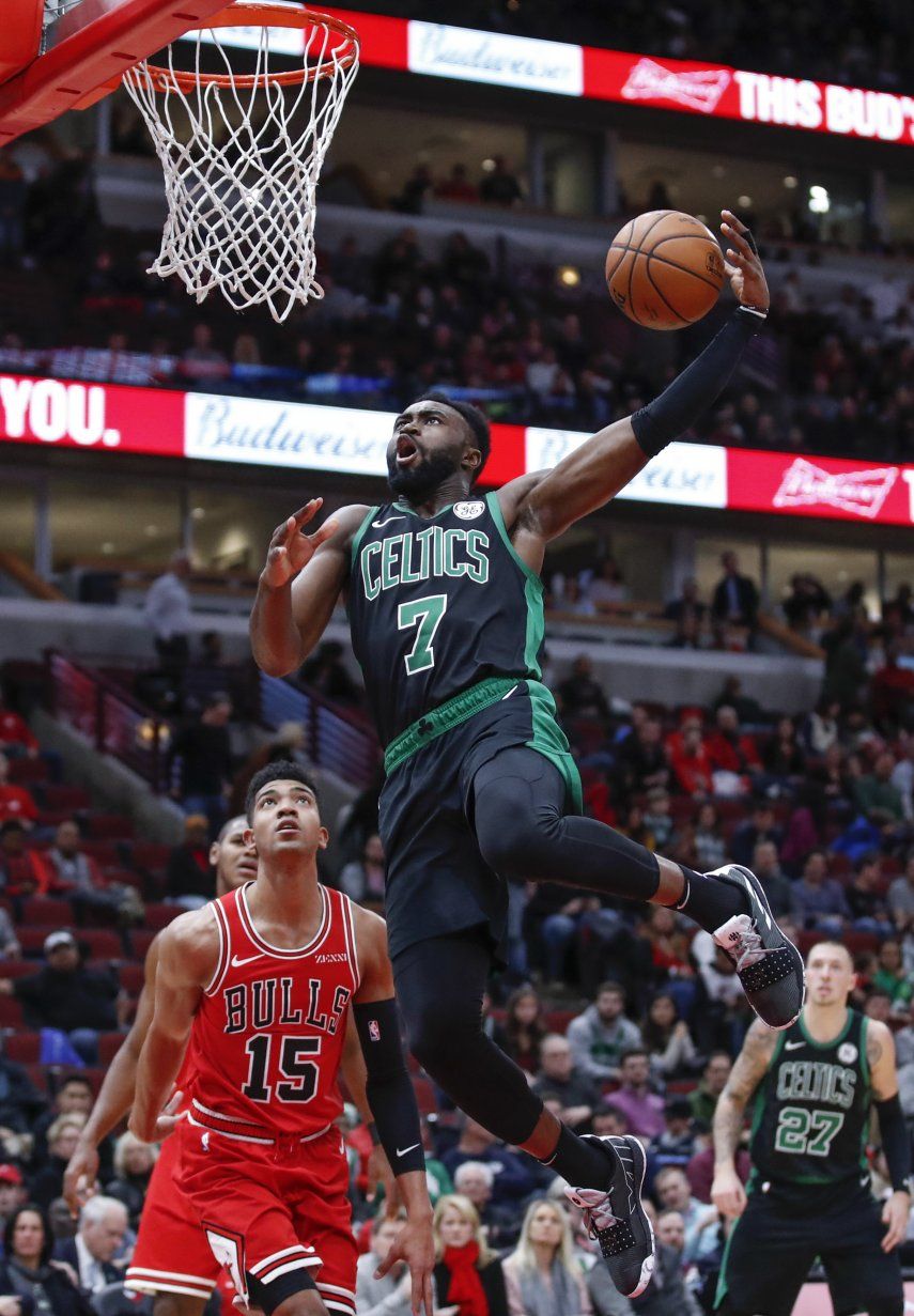 Brown, Thies y los Celtics aplastan 133-77 a los Bulls