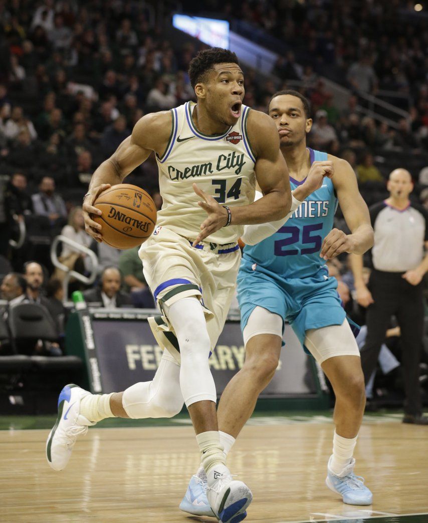 Bucks aplastan a Hornets y llegan a 11 triunfos seguidos