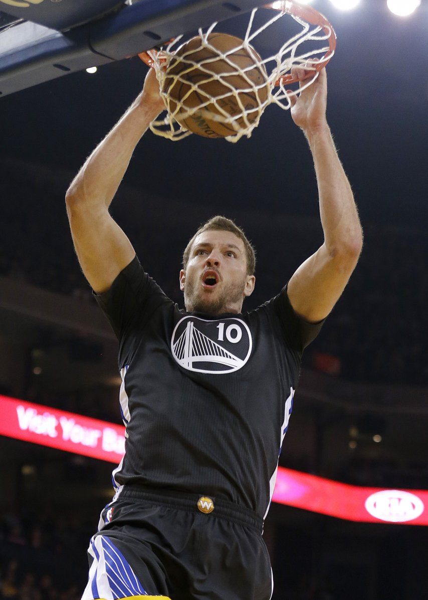 Warriors vuelven a la senda de la victoria a costa de Wolves