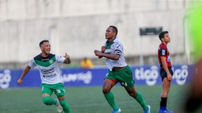 César Medina lidera junto a Díaz tabla de goleadores en la J12 de la LPF.