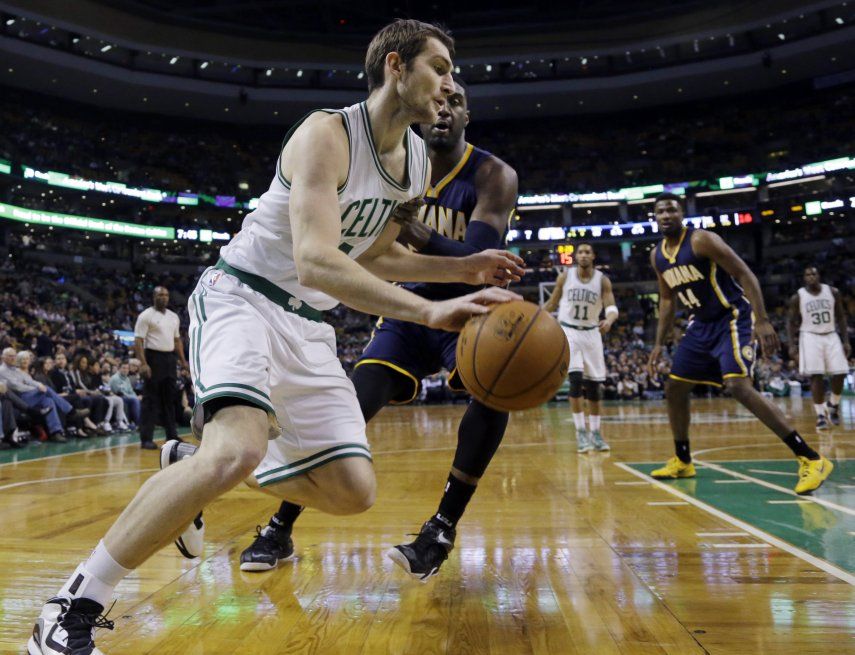 Olynyk se recupera de lesión y encabeza triunfo de Celtics
