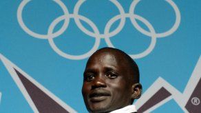 Un atleta sursudanés pide donativos para hacer historia en Rio-2016