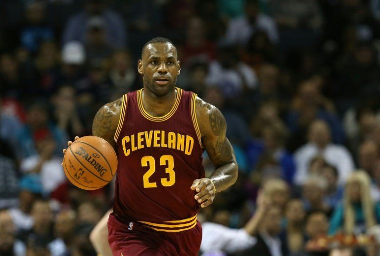 Irving y LeBron brillan para que Cleveland gane tras dos derrotas
