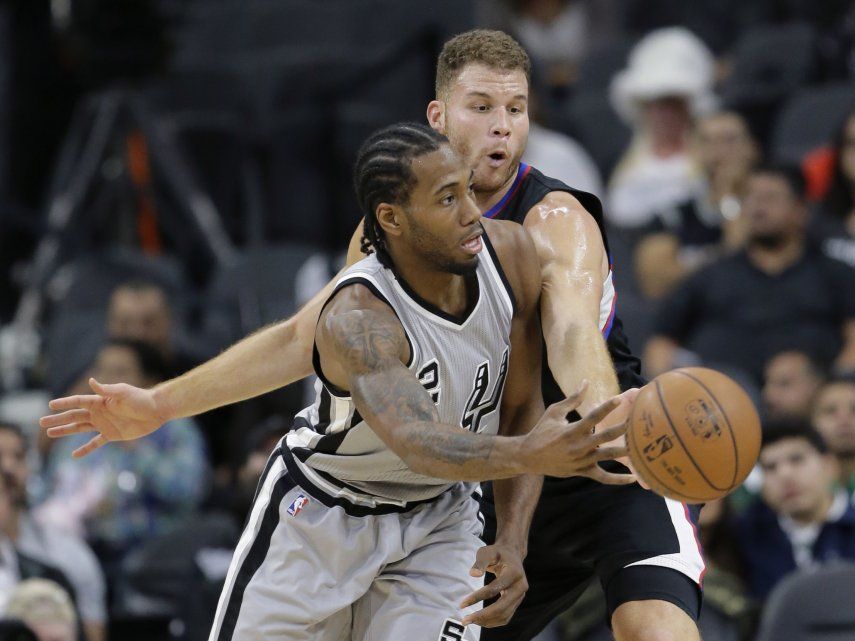 Spurs vencen a Clippers y tienen récord de 15-0 en casa