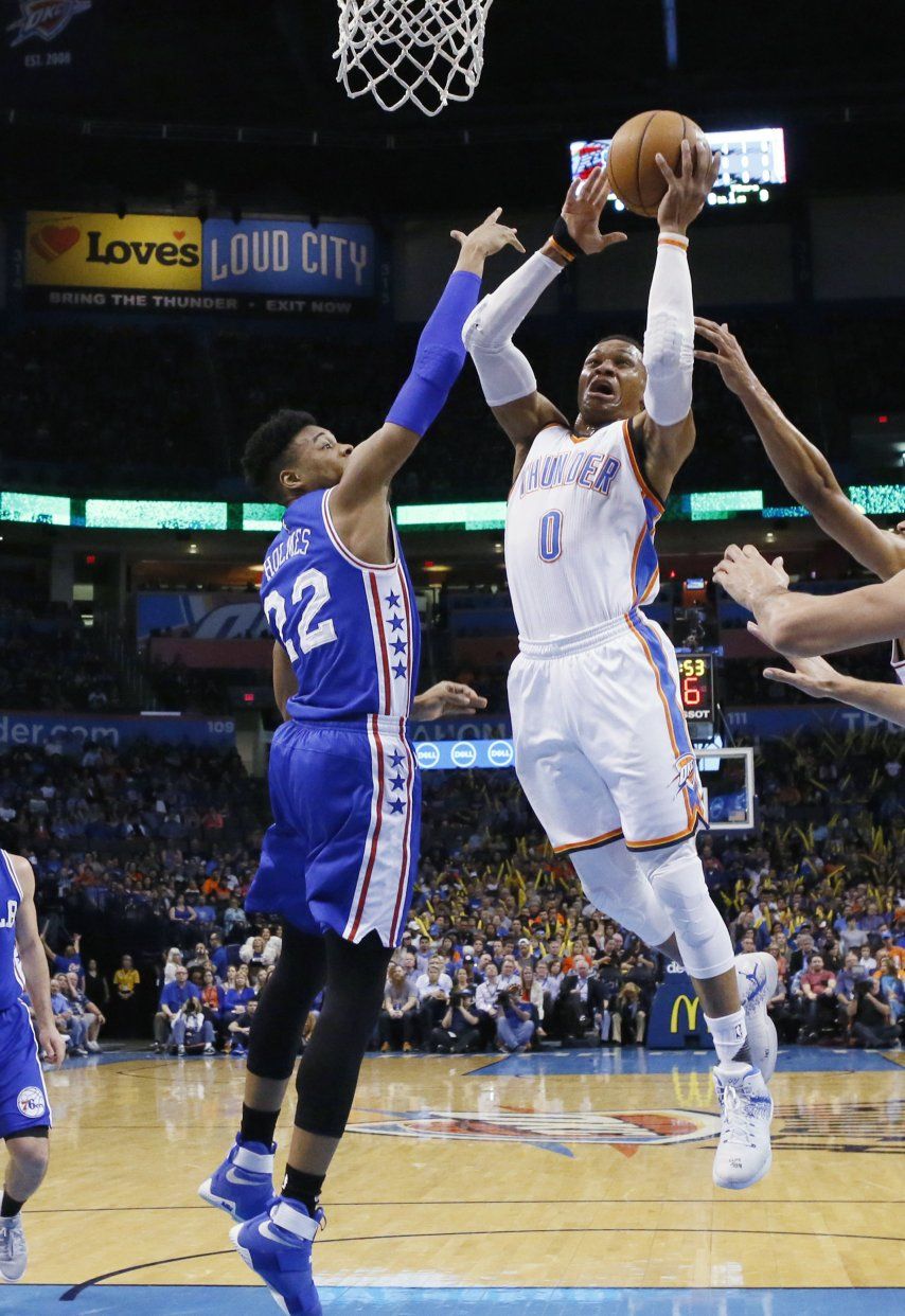 Westbrook alcanza 35to triple-doble, Thunder arrasa a 76ers