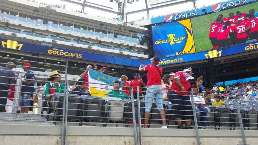 Fanáticos disfrutan del partido Panamá vs Trinidad & Tobago