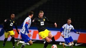 Borussia Dortmund cae ante Hertha Berlín y ve alejarse al Bayern