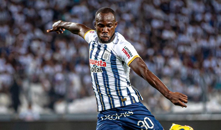 Cecilio Waterman anota su segundo gol con el Alianza Lima