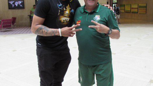 Camargo visita a la selección y le lleva regalo al Bolillo