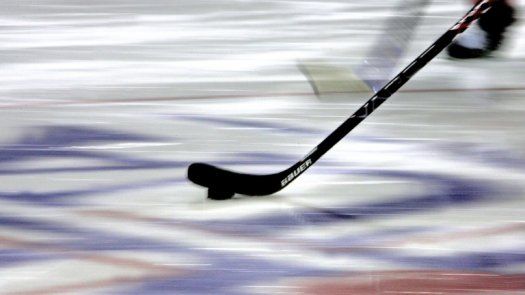 Mueren 14 al chocar autobús de un equipo juvenil de hockey en Canadá