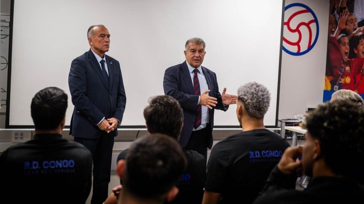 FC Barcelona: Joan Laporta visita a los jugadores a y Hansi Flick FC Barcelona: Joan Laporta visita a los jugadores a y Hansi Flick