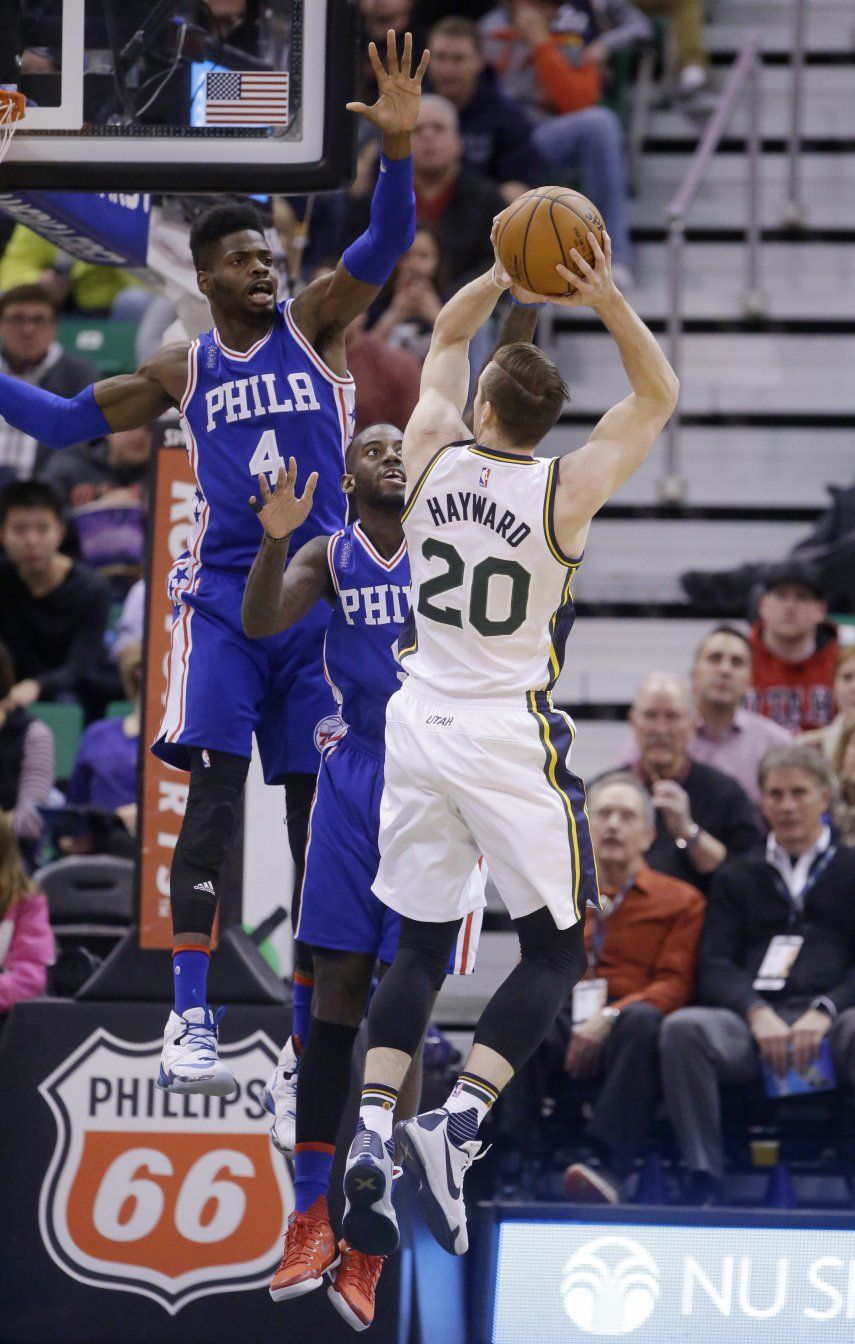Hayward anota 24; Jazz supera a 76ers