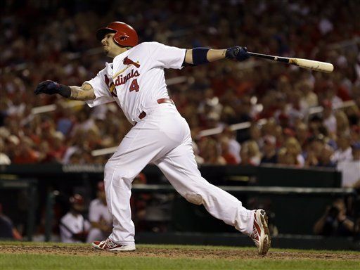 Jonrón de Molina impulsa triunfo de Cardenales