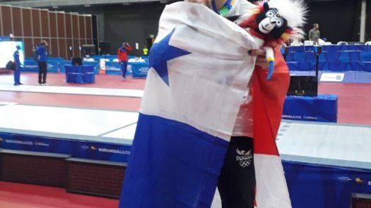 Eileen Grench con medalla de Plata en los JCC 2018