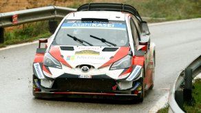 Ogier, Loeb y Neuville; en un pañuelo por detrás de Latvala en Cataluña