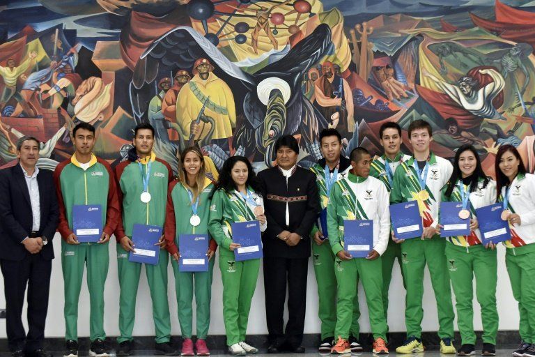 Premian a atletas bolivianos que lograron medallas en Panamericanos