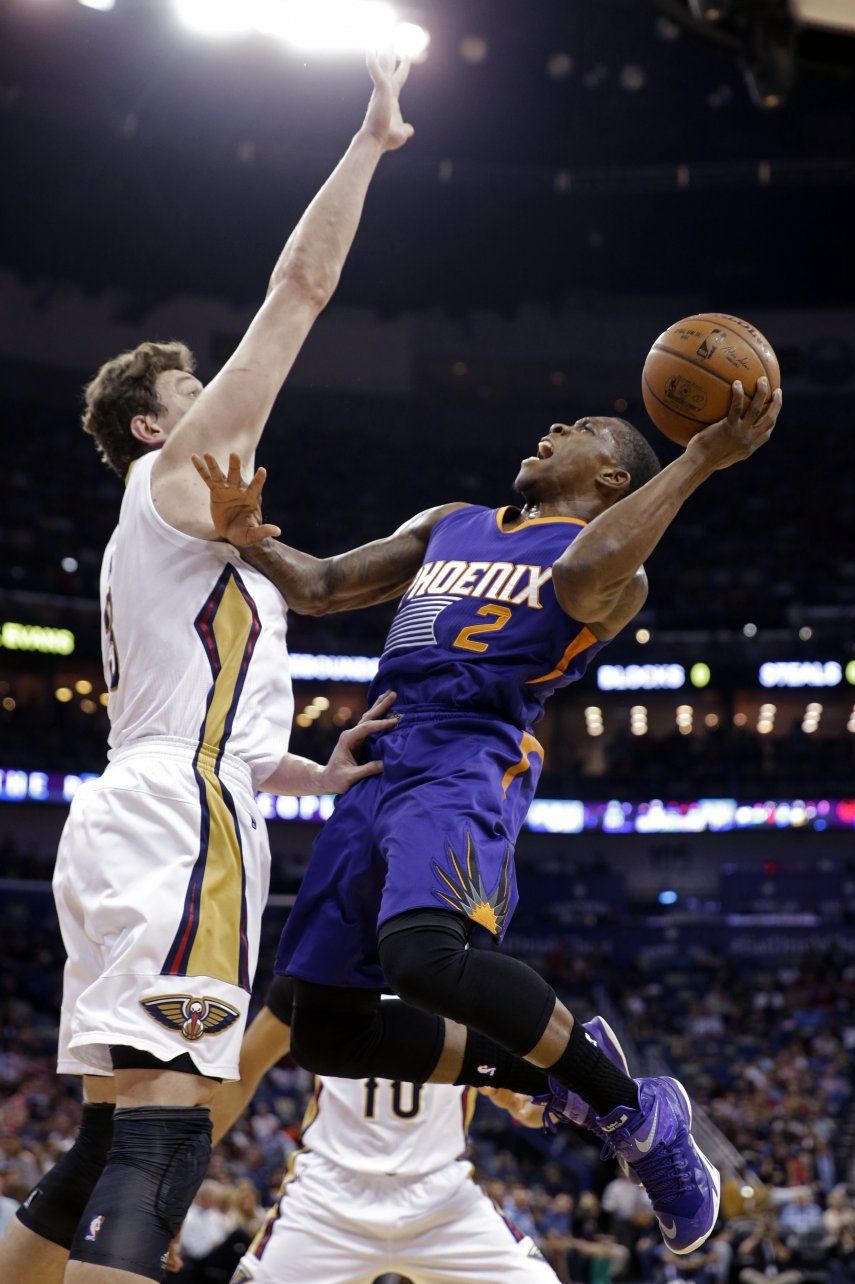 Pelicans vencen a Suns gracias a los 19 puntos de Davis