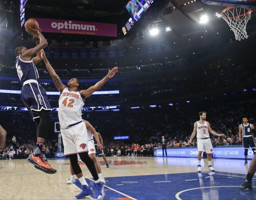 Durant anota 44, Thunder doblega a Knicks en prórroga