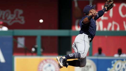 Padres vencen a Nacionales con doble de Villanueva